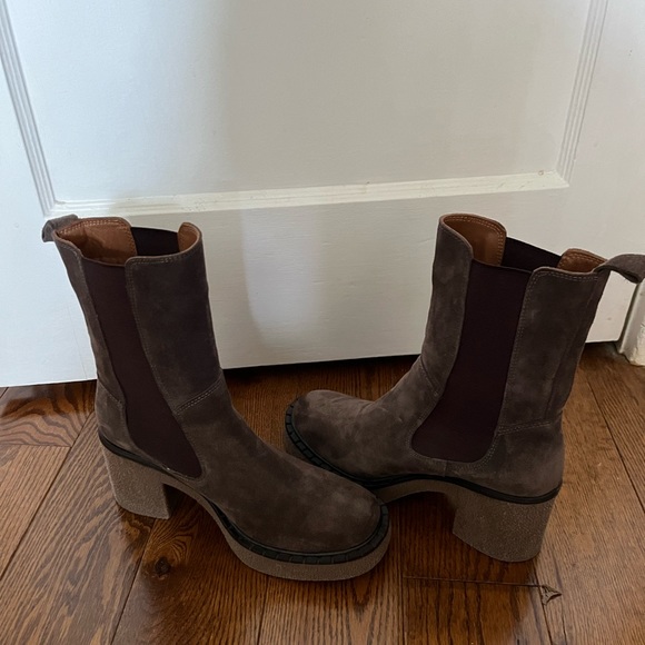Striking grey suede Chelsea boots with 3” inch heel - Picture 2 of 5